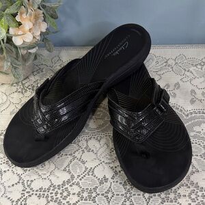 Cloudsteppers by Clarks Glossy Black Sandals